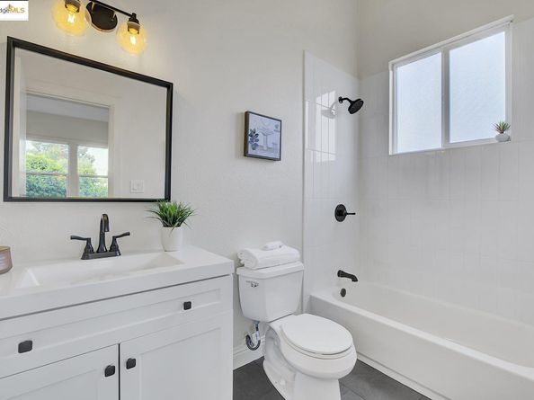 1018 Pine St, Oakland CA 94607