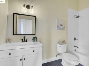 1018 Pine St, Oakland CA 94607