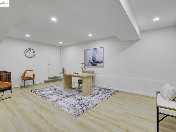 1018 Pine St, Oakland CA 94607