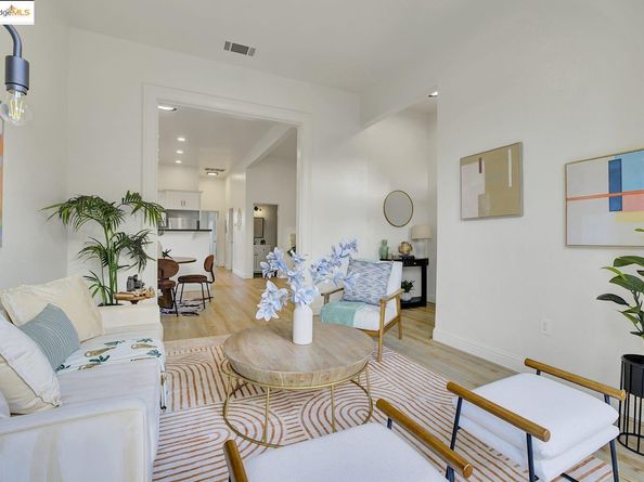 1018 Pine St, Oakland CA 94607