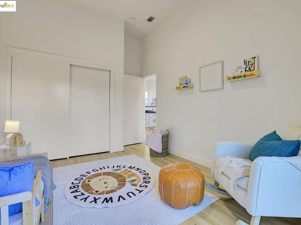 1018 Pine St, Oakland CA 94607