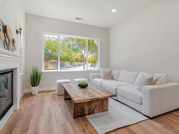 202 Sonia Way, Livermore CA 94550