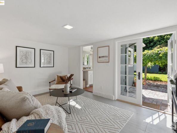5808 Chabot Rd, Oakland CA 94618