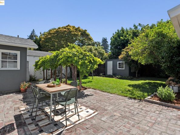 5808 Chabot Rd, Oakland CA 94618