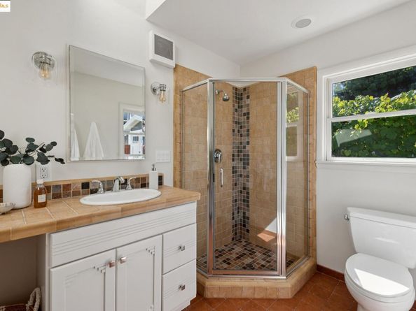 5808 Chabot Rd, Oakland CA 94618