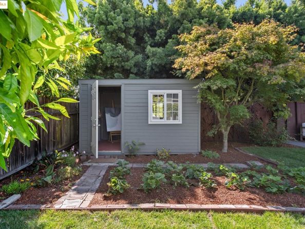 5808 Chabot Rd, Oakland CA 94618
