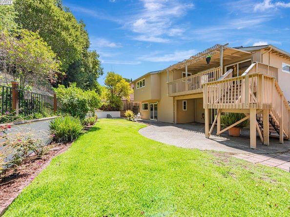 32072 Chicoine Ave, Hayward CA 94544