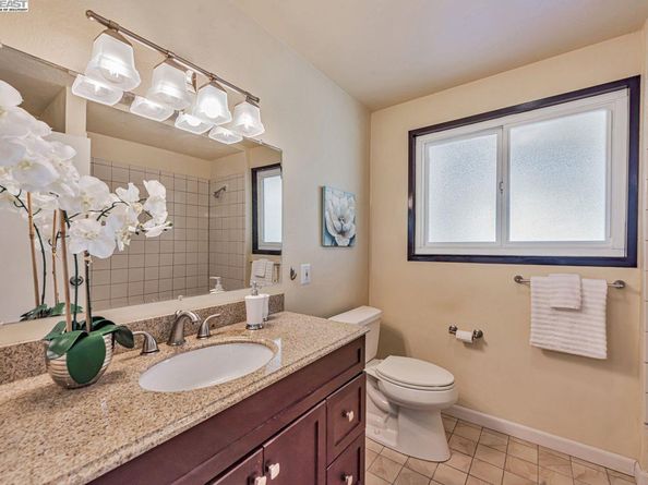 32072 Chicoine Ave, Hayward CA 94544