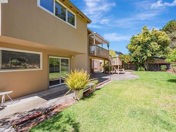 32072 Chicoine Ave, Hayward CA 94544