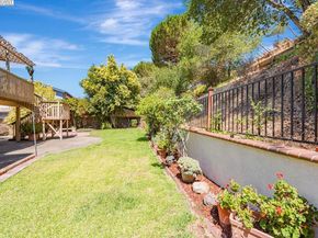 32072 Chicoine Ave, Hayward CA 94544