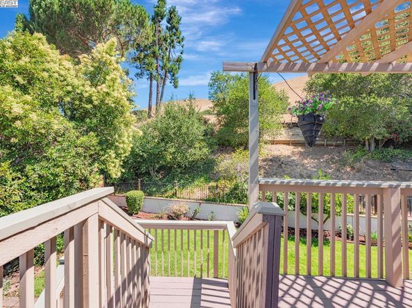 32072 Chicoine Ave, Hayward CA 94544