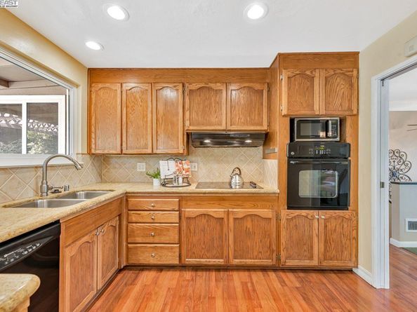 32072 Chicoine Ave, Hayward CA 94544