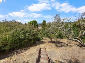 1834 Skyview Dr, San Leandro CA 94577