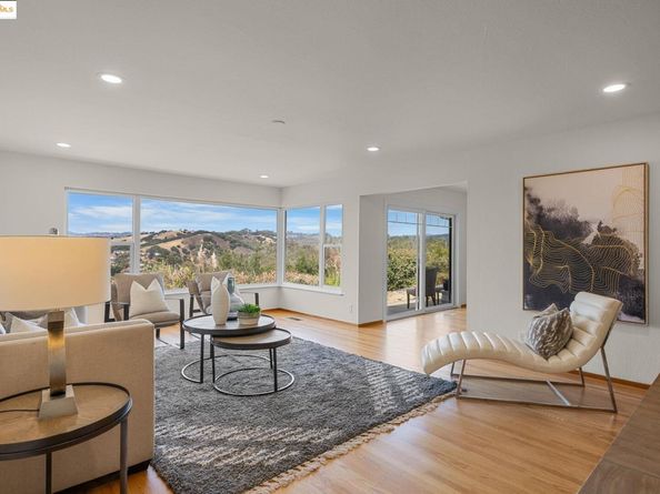 1834 Skyview Dr, San Leandro CA 94577