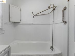 646 42nd St, Oakland CA 94609