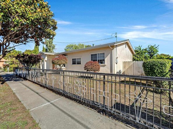 523 Evelyn Ln, Hayward CA 94544
