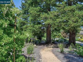 3136 Tice Creek Dr 5, Walnut Creek CA 94595