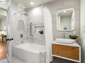 320 Beach Rd, Alameda CA 94502