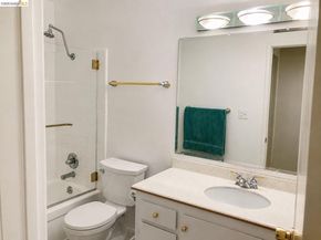 625 El Dorado Ave 204, Oakland CA 94611