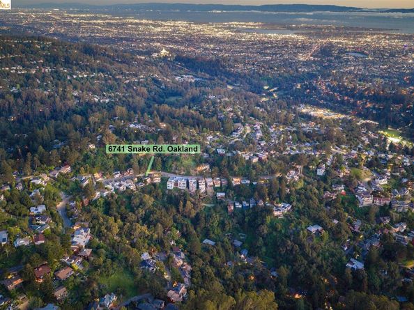 6741 Snake Rd, Oakland CA 94611