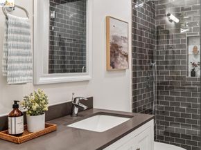 322 Hanover Ave 212, Oakland CA 94606