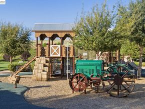 520 Sandalwood Dr, Livermore CA 94551