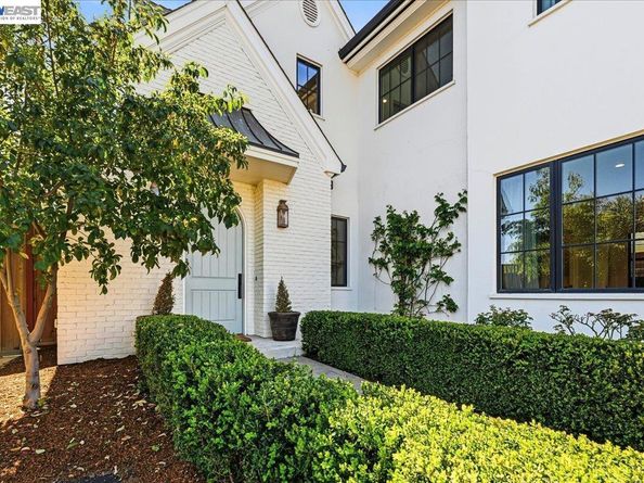 3550 Vine St, Pleasanton CA 94566