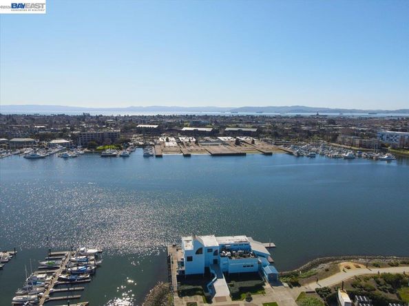 7 Embarcadero 312, Oakland CA 94607