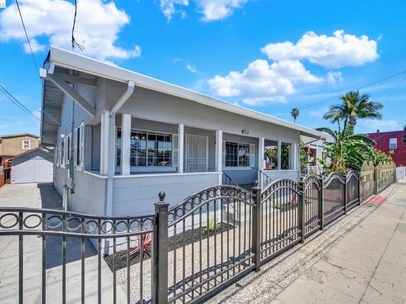 1055 105Th Ave, Oakland CA 94603