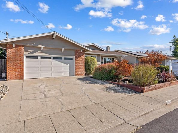 6933 Cedar Ln, Dublin CA 94568