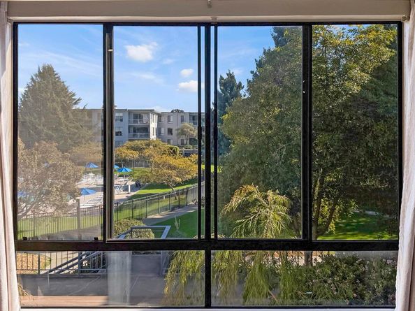 6 Commodore Drive C341, Emeryville CA 94608