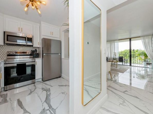 1830 Embassy Drive 503, West Palm Beach FL 33401