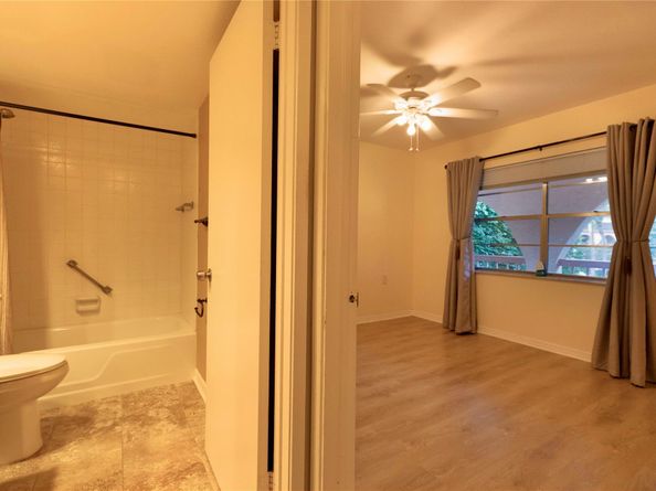 1202 Bahama Bnd I2, Coconut Creek FL 33066