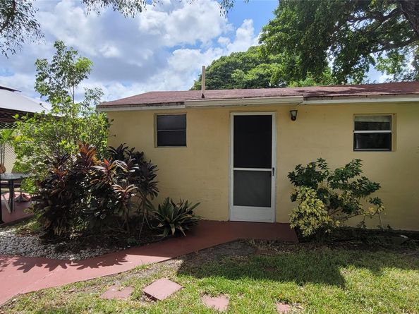 219 NE 4th St, Hallandale Beach FL 33009
