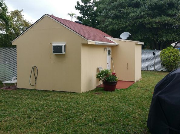 219 NE 4th St, Hallandale Beach FL 33009