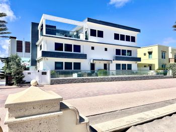 2203 N Surf Rd