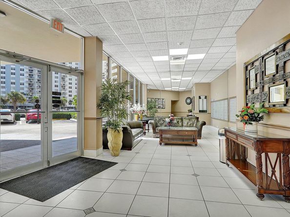 1825 S Ocean Dr Drive 908, Hallandale Beach FL 33009