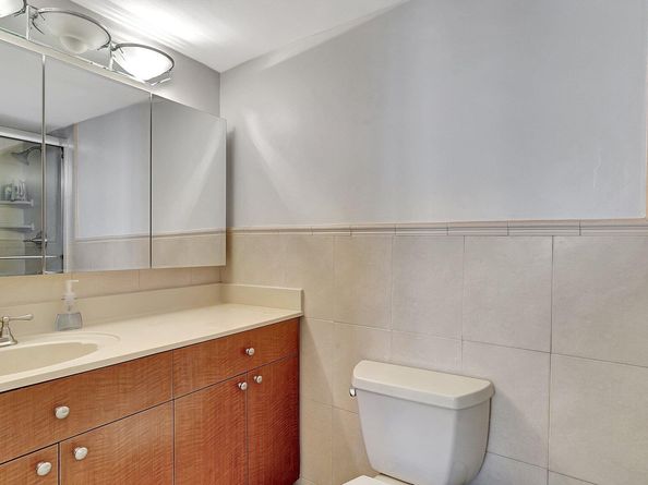 1825 S Ocean Dr Drive 908, Hallandale Beach FL 33009