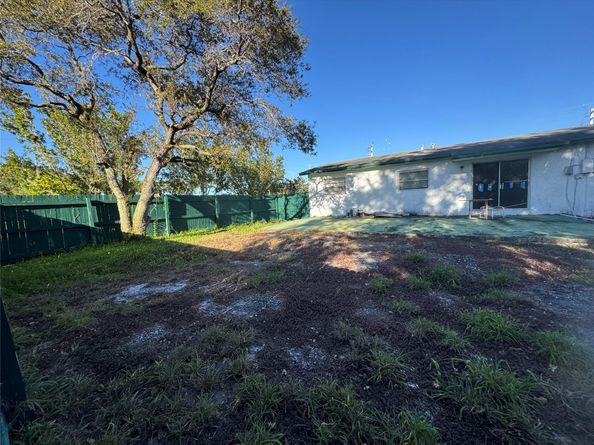 1041 SW 4th Ter, Deerfield Beach FL 33441