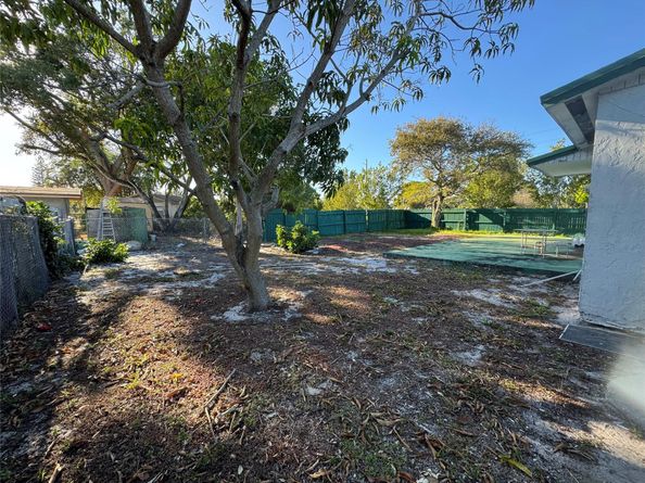 1041 SW 4th Ter, Deerfield Beach FL 33441