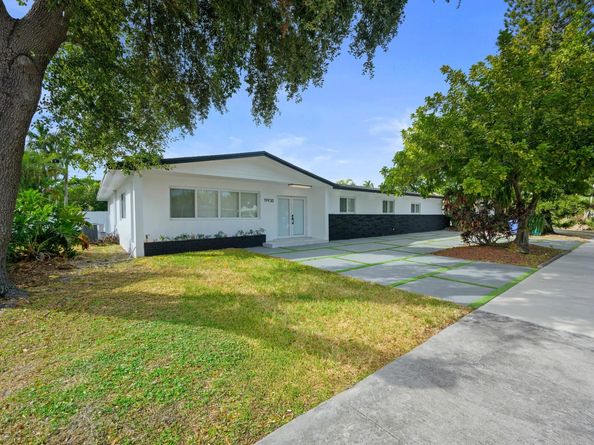 19930 NE 20th Ct, Miami FL 33179