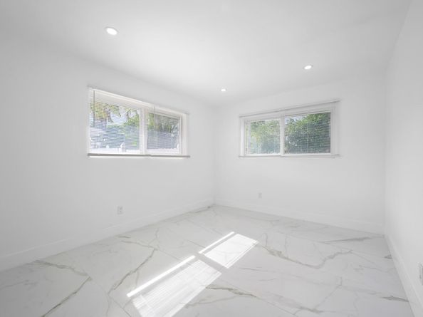 19930 NE 20th Ct, Miami FL 33179
