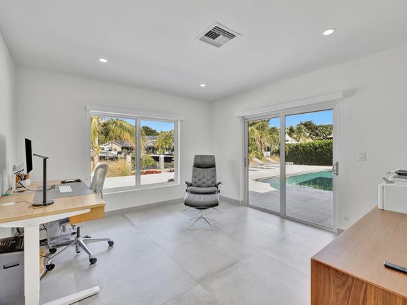 41 S Compass Dr, Fort Lauderdale FL 33308