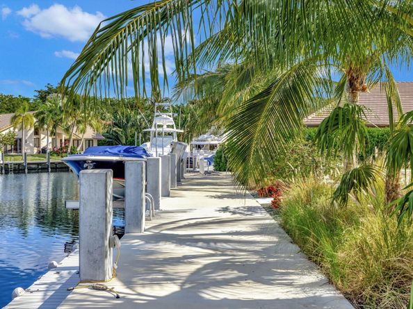 41 S Compass Dr, Fort Lauderdale FL 33308