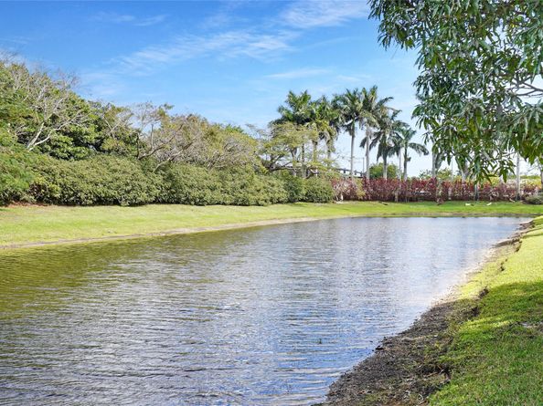 8715 NW 41st St, Cooper City FL 33024