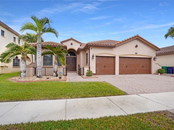 8715 NW 41st St, Cooper City FL 33024