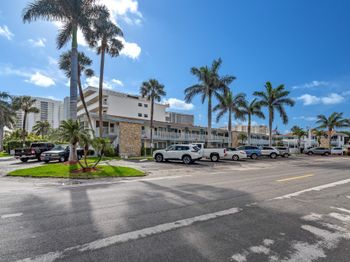 1110 N Riverside Dr