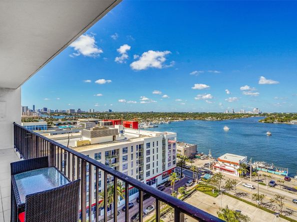 322 Buchanan St 1407, Hollywood FL 33019