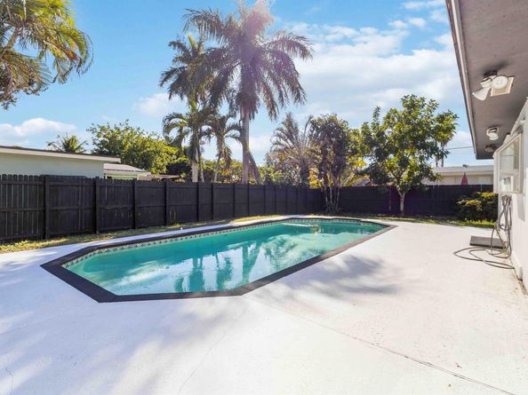 5532 SW 1st Street, Plantation FL 33317
