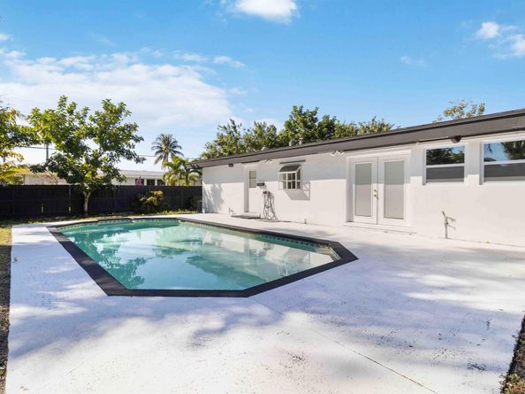 5532 SW 1st Street, Plantation FL 33317